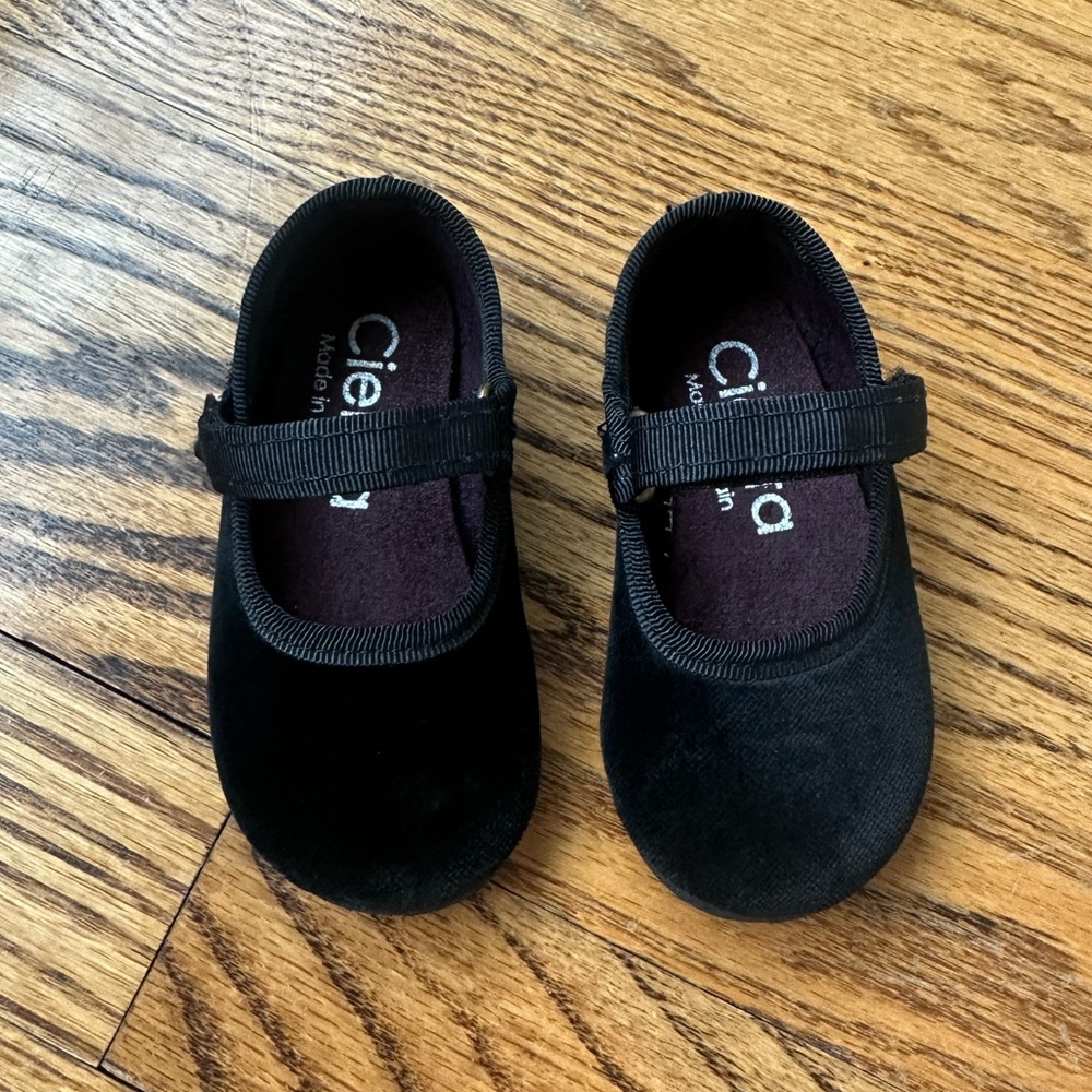 Cienta Black Velvet Mary Jane, size 4, NWOT